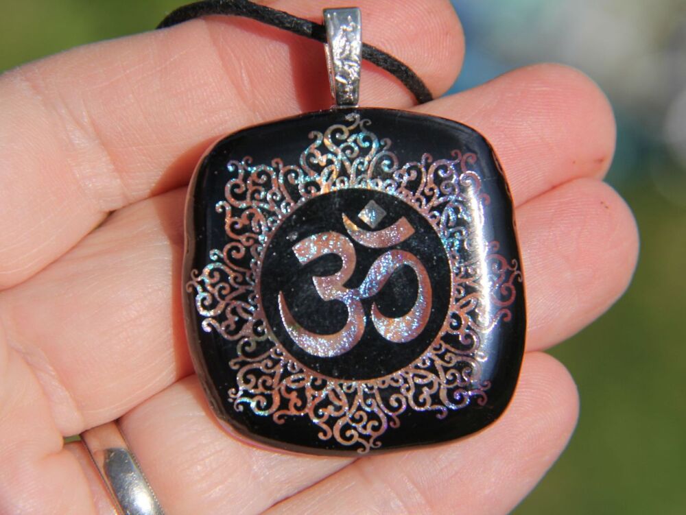 Ohm dichroic pendant
