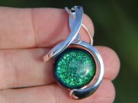 Emerald green dichroic glass twist pendant