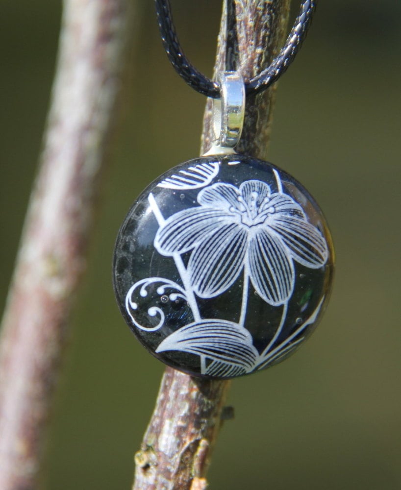 White flower/dark blue circular pendant