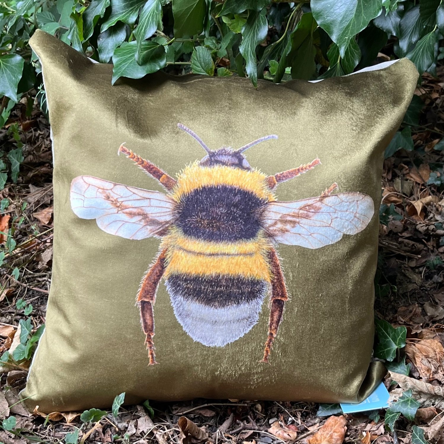 Velvet bee cushion fashion