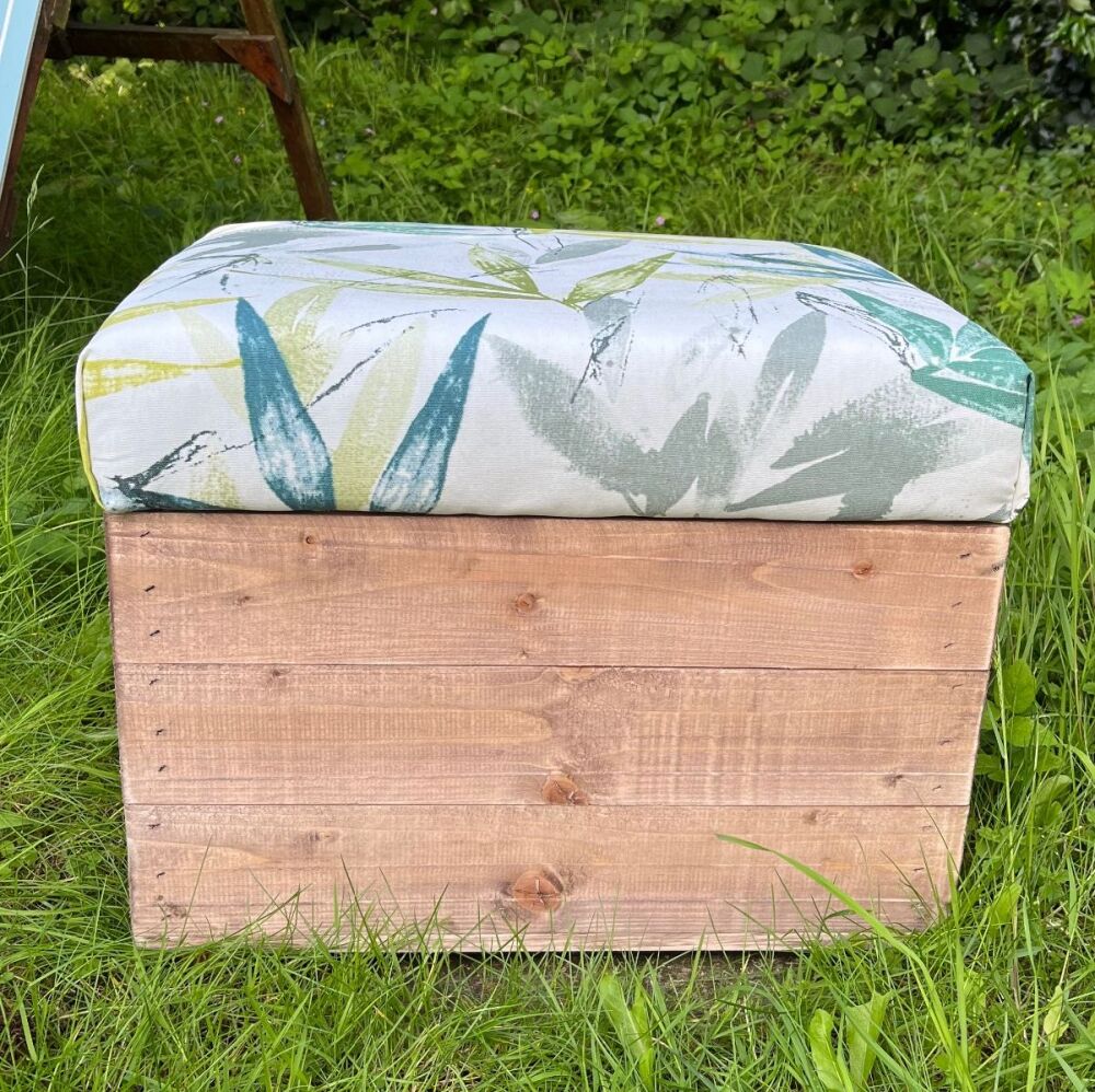Vintage Style Crate Seat - Leaves