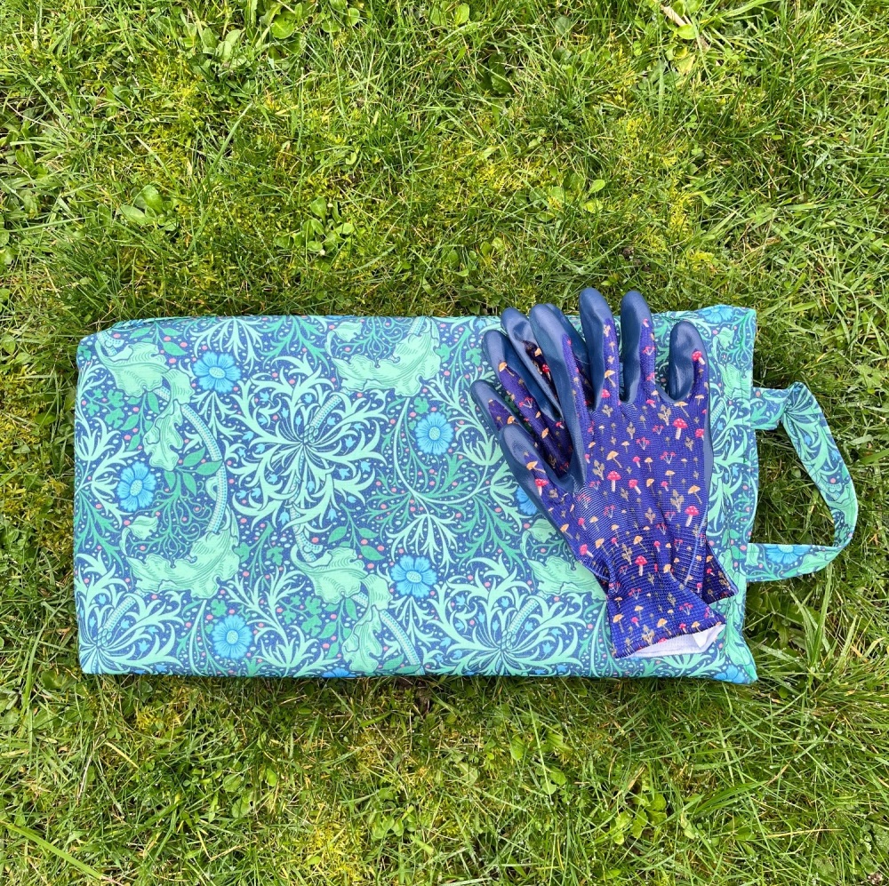 Handmade Garden Kneeler - William Morris - Seaweed