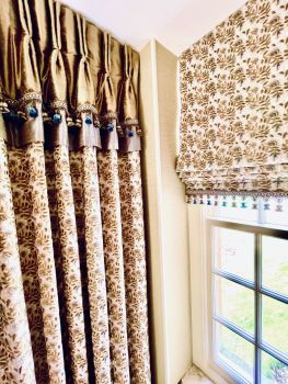 CURTAINS WITH ROMAN BLIND