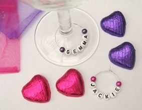 'Name' Wine Glass Charm & 2 Chocolate Hearts - CC1171