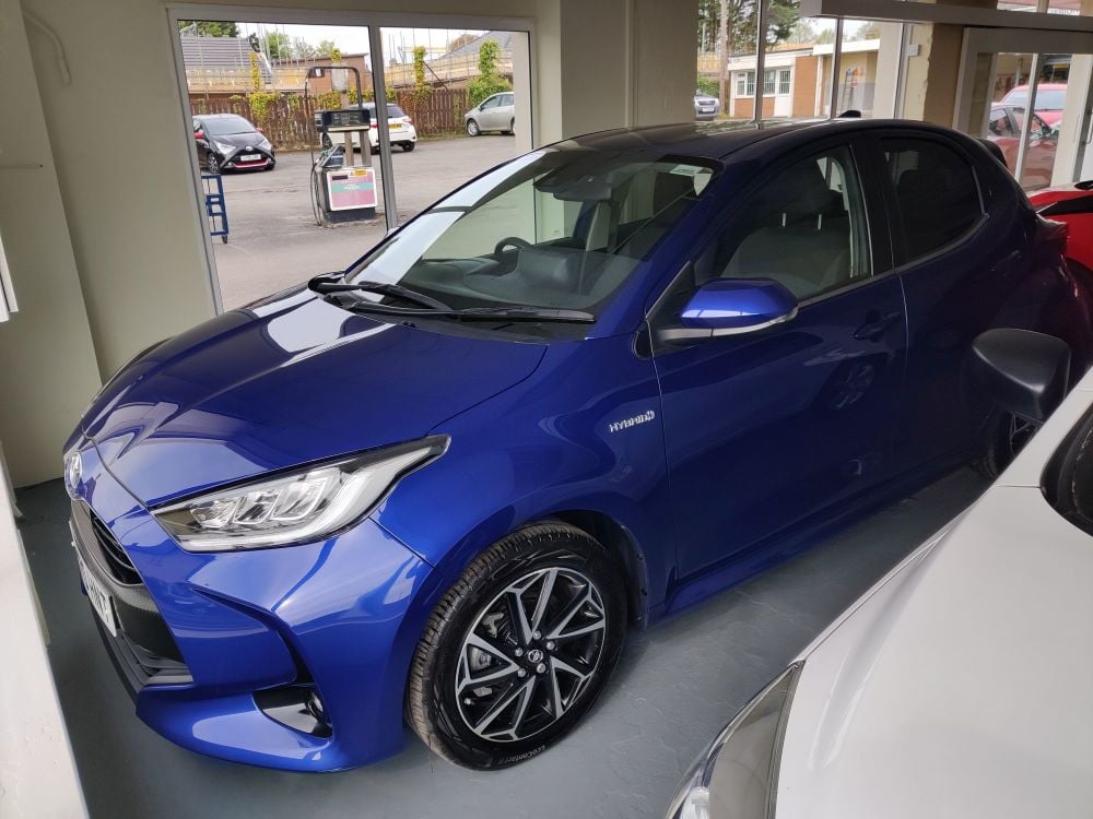 2020 Toyota Yaris Design Vvt-l Cct (Blue) 5 Door Hatchback 1 Owner 6000mile