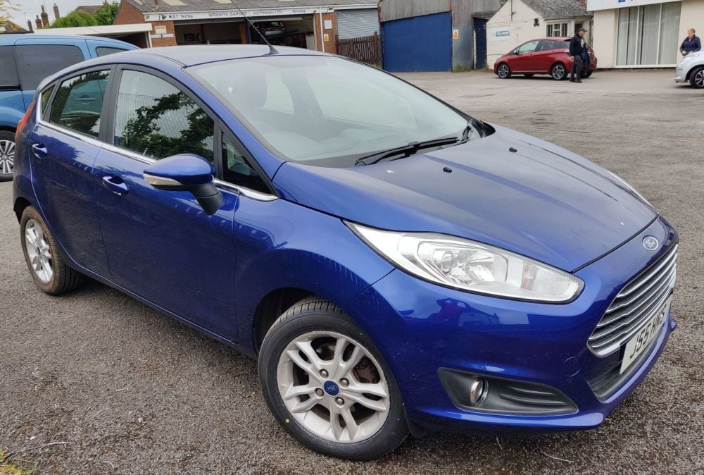 2014 Blue Ford Fiesta Zetec 39,000 miles 2 Owners