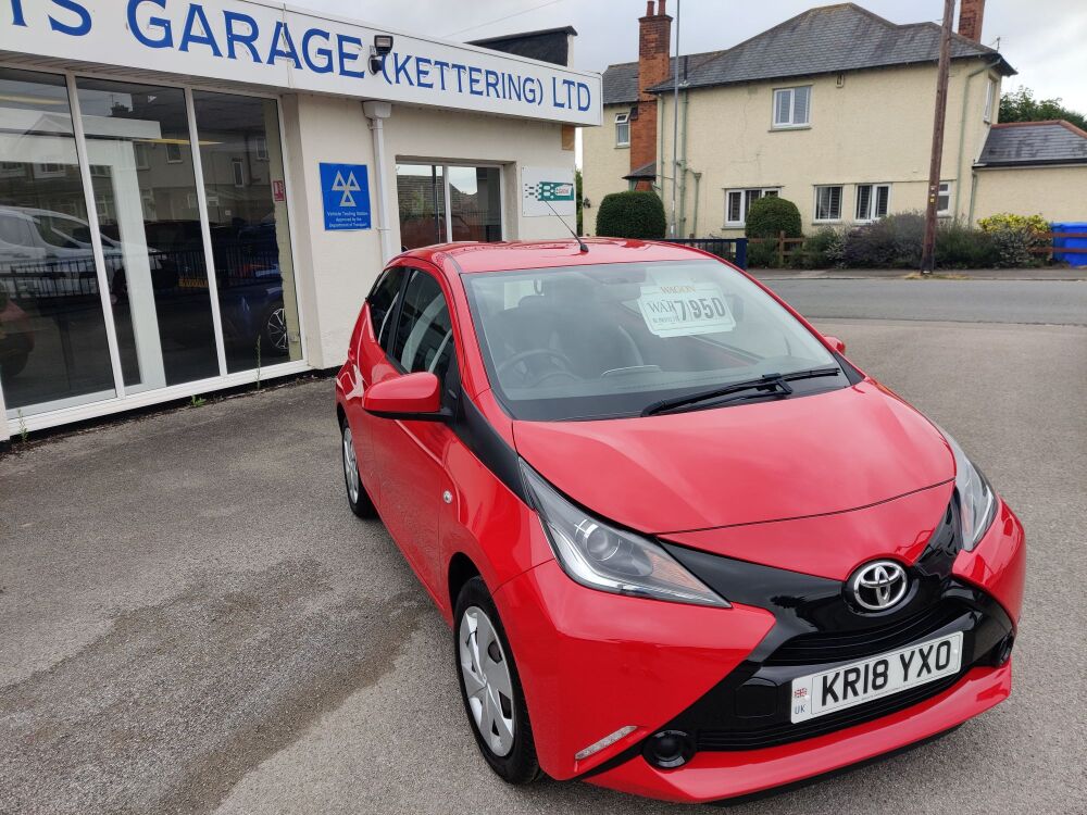 2018 Red Toyota Aygo  X-Play 5 Door Hatchback 26.000 miles 2 Owners