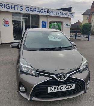 2016 Bronze Toyota Yaris I-Con 1.3L 5dr Hatch 32,000 miles