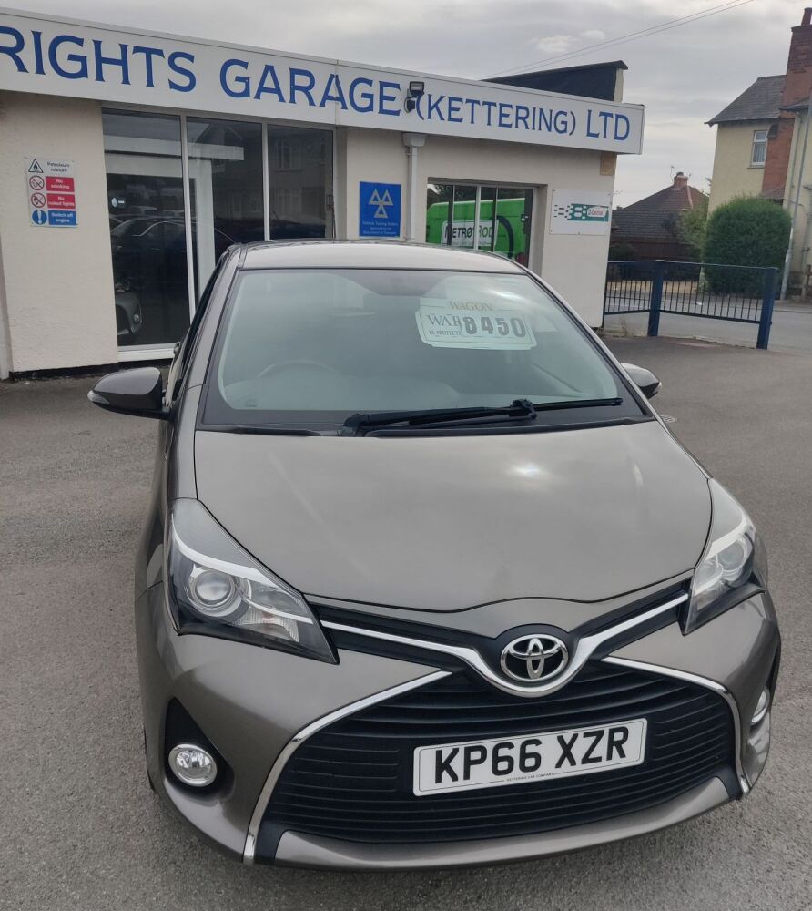 2016 Bronze Toyota Yaris VVT I-Con 1.3L 5 Dr Hatch 32,000 miles