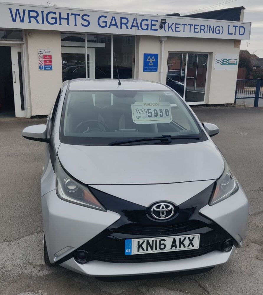 2016 Silver Toyota Aygo X-Play 5dr Hatch 39,00 miles 
