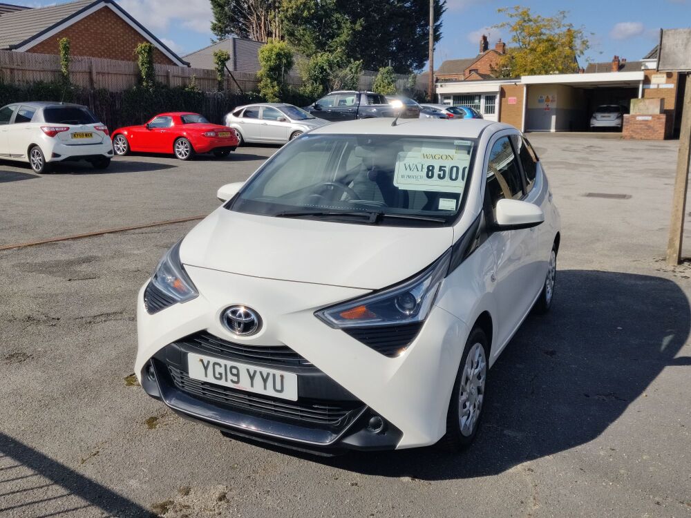 2019 Toyota White 1L Aygo X-Play VVT-I  1 Owner