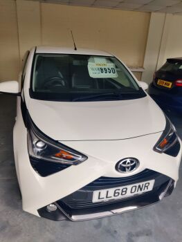 White Aygo X-Plore VVT-1 5Dr Petrol 998cc