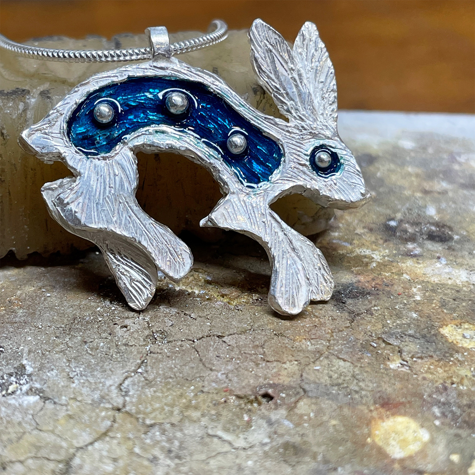 enamel-hare_03