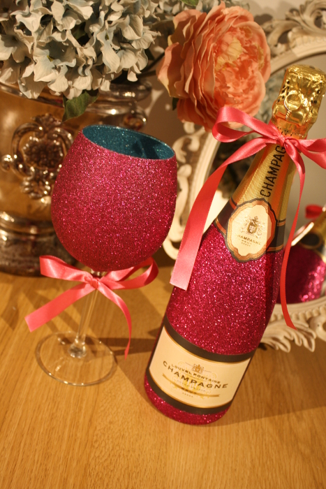 Glittery Wine, Champagne, Prosecco or Cava and Two-Tone Glass Gift Pack