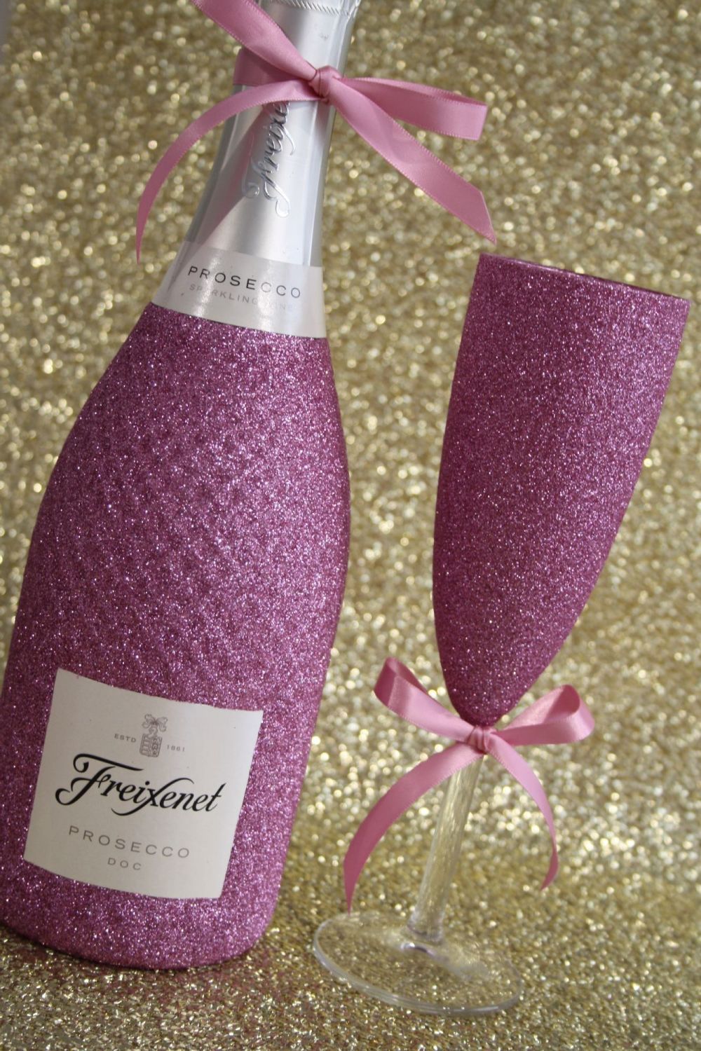 Glittery Wine, Champagne, Prosecco or Cava and One Champagne Flute Gift Pac
