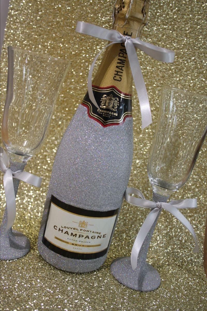Glittery Wine, Champagne, Prosecco or Cava and Two Champagne Flutes Gift Pa