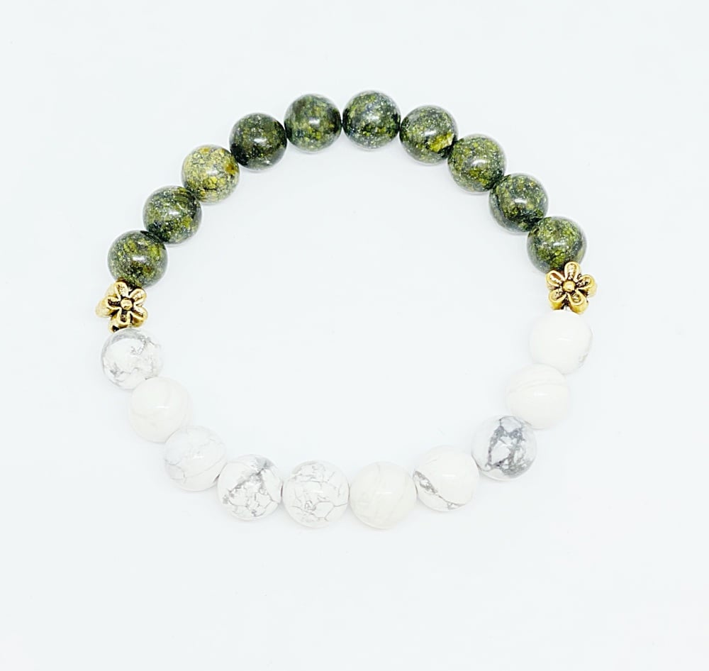 Green African Jasper and Howlite gemstone bracelet