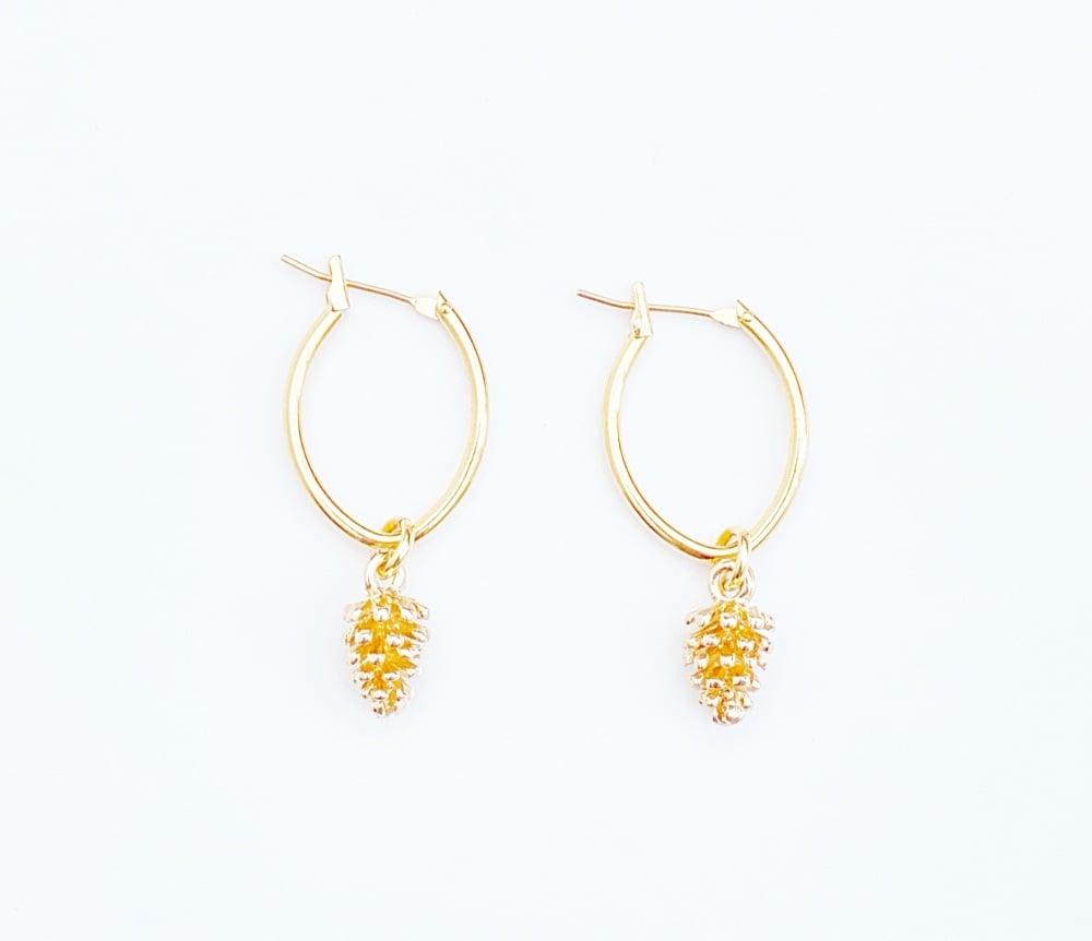 Gold acorn minimalist earrings