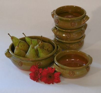 six cooking pots green