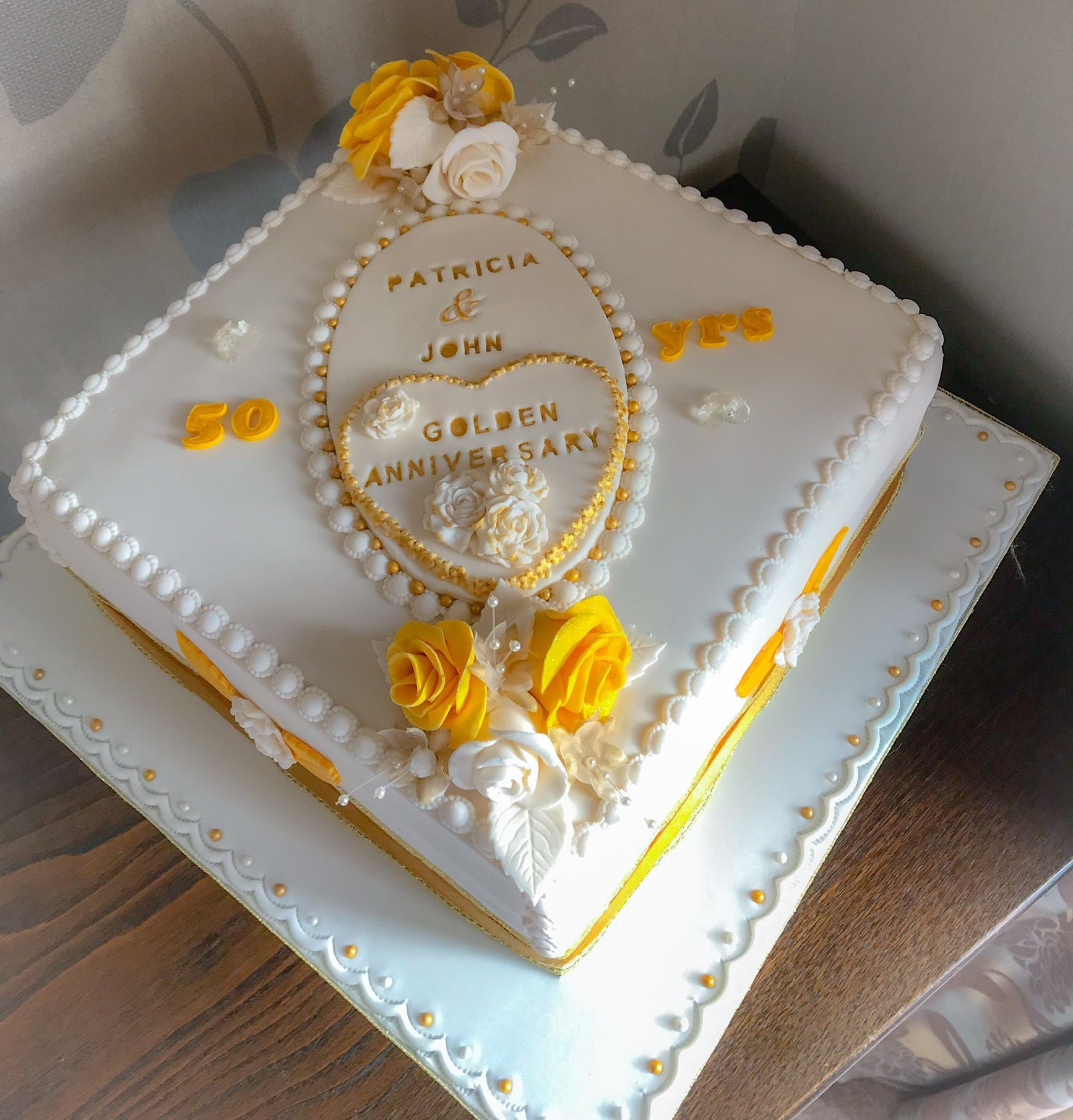 golden wedding cake #