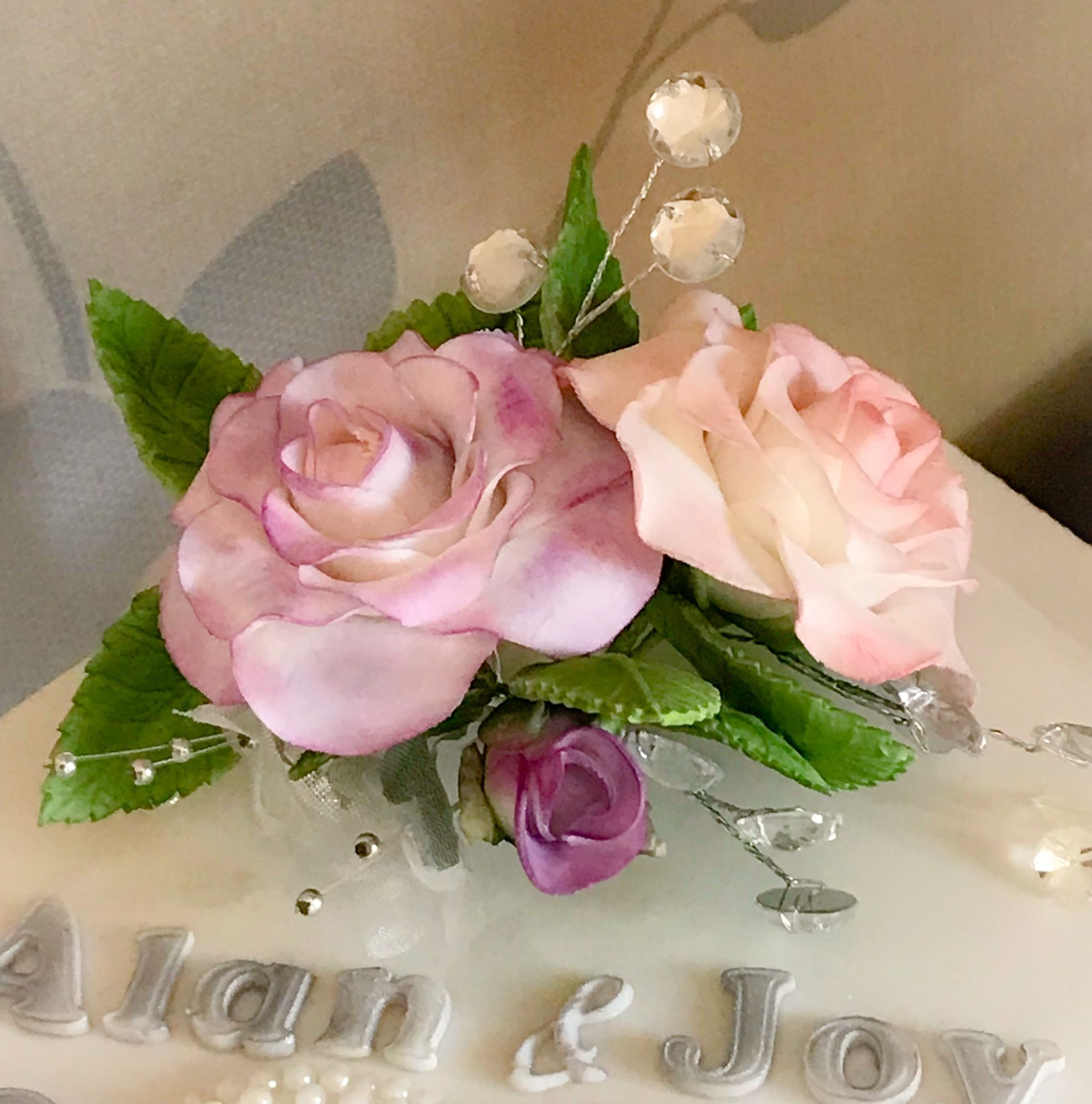 pastel diamond wedding cake flowers