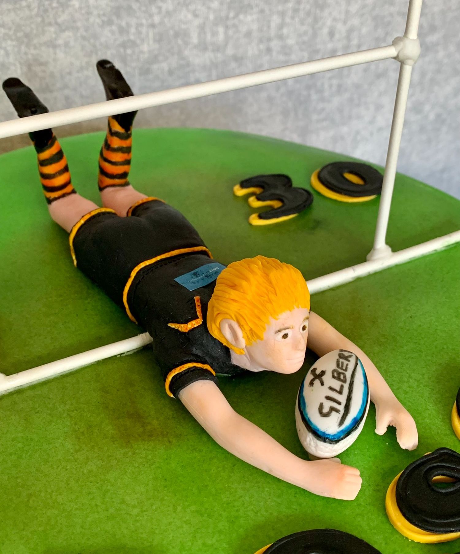 ross rugby cake figure