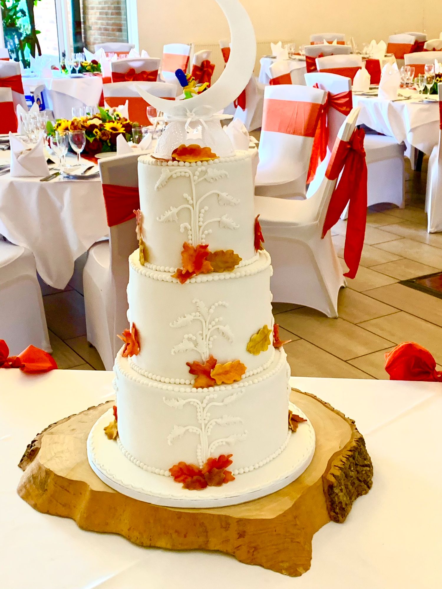 autumn leaf wedding cake 