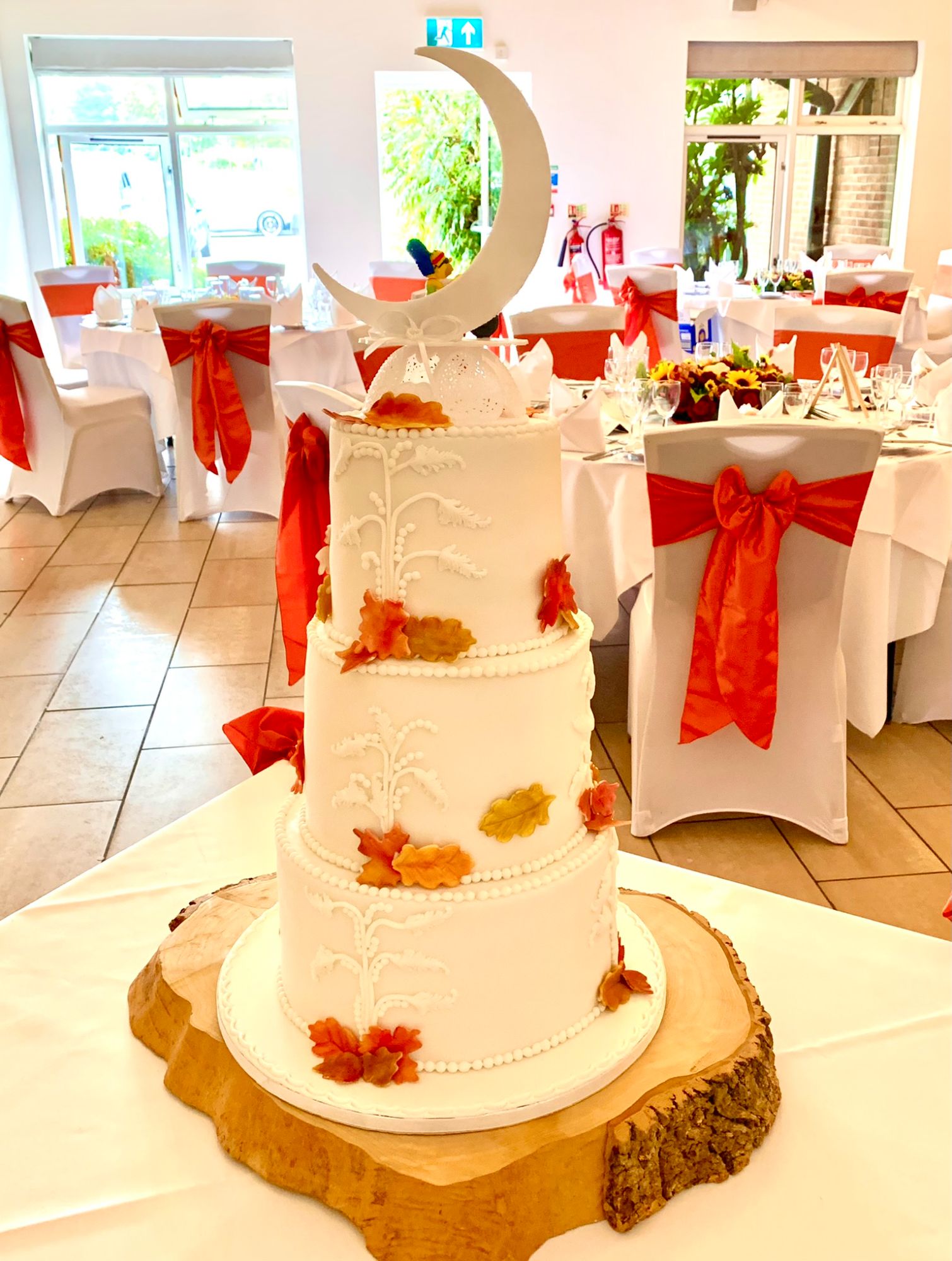 autumn leaf wedding cake 2