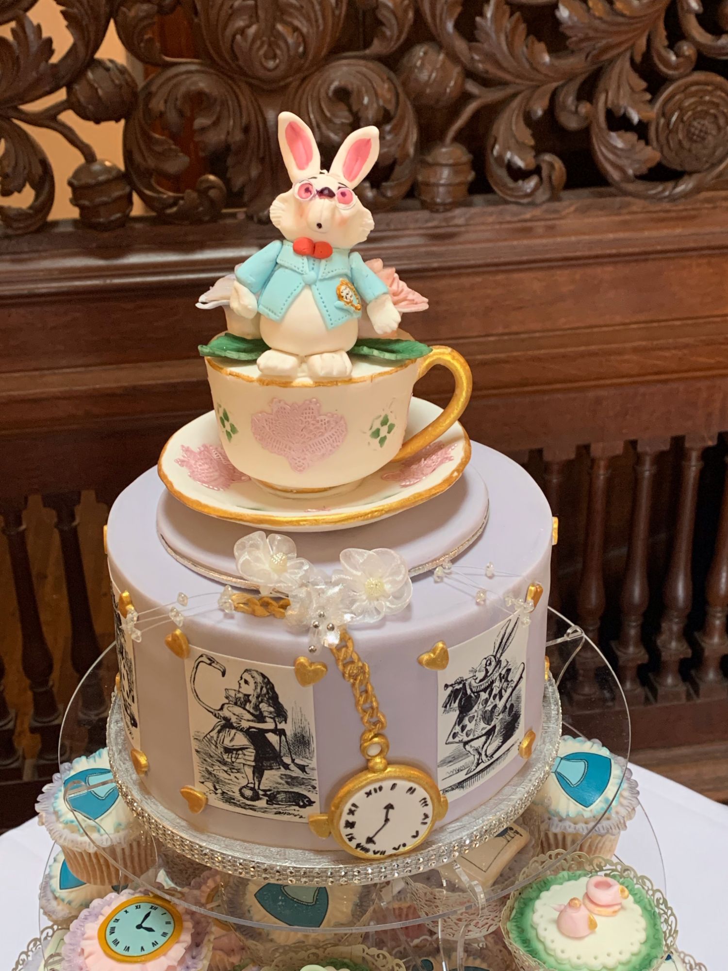 alice in wonderland teacup wedding cake