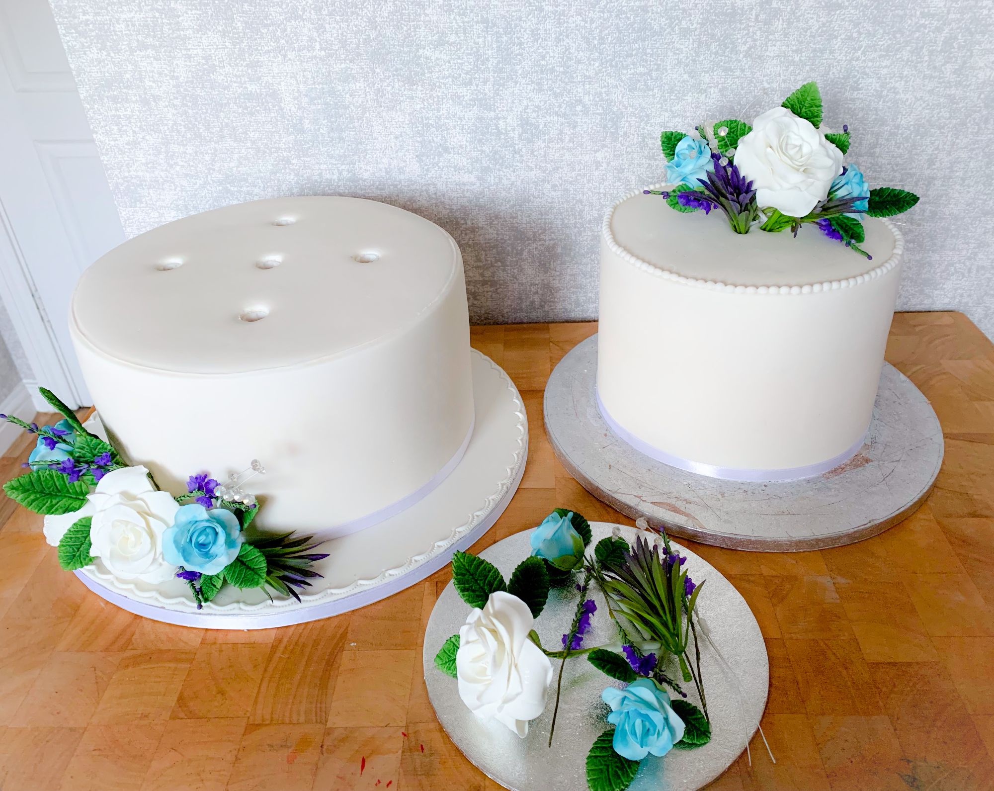blue and white rose wedding cake tiers