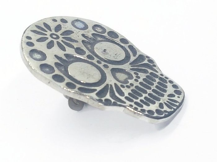 Lapel Pin - Pewter Sugar Skull Pin Badge - Daisy