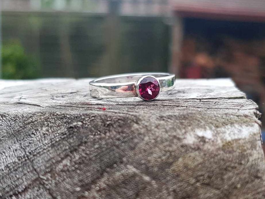 Ring - Sterling Silver - Flat Profile Ring with Rhodalite Garnet - Size P