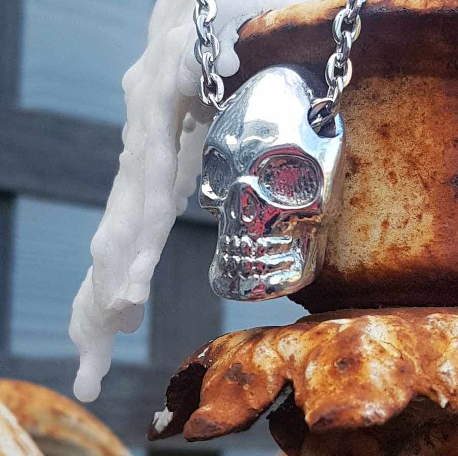 Necklace - Pewter - Chain Through Chunky Skull Pendant