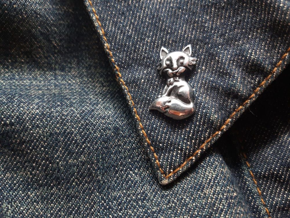 Lapel Pin - Pewter Pin Badge - Foxy Lady