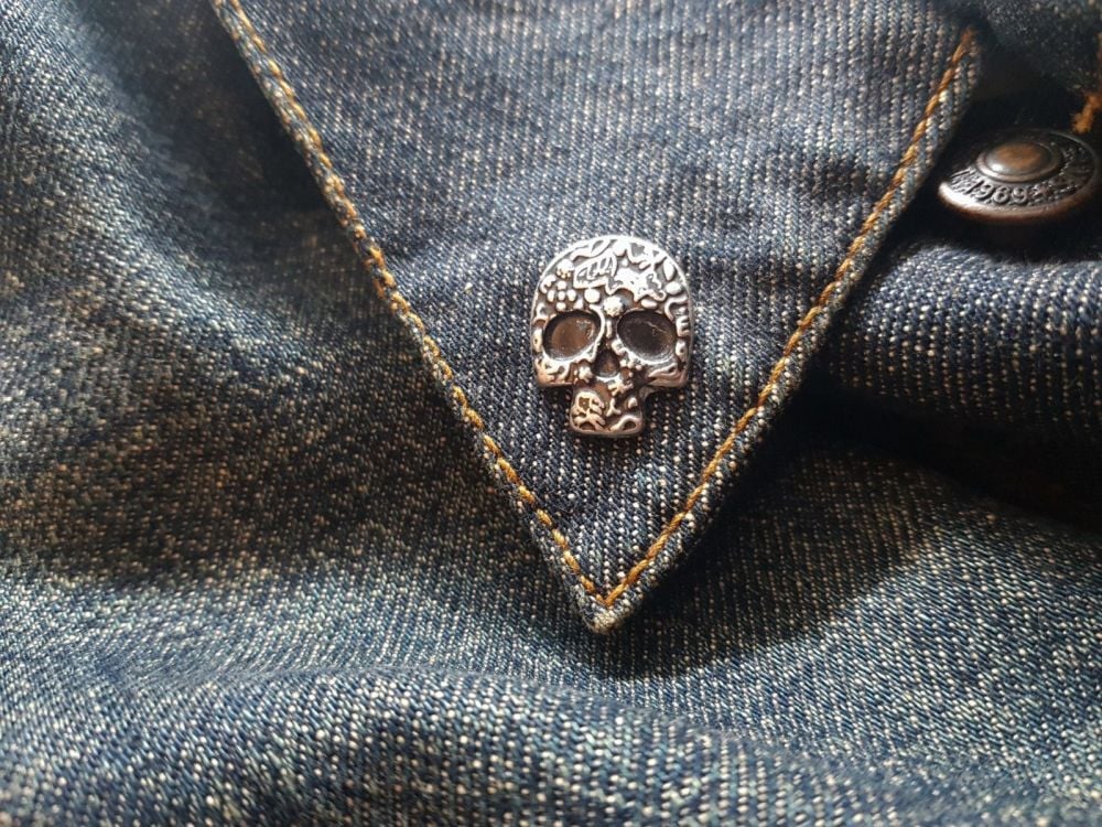 Lapel Pin - Pewter Pin Badge - Decorative Skull
