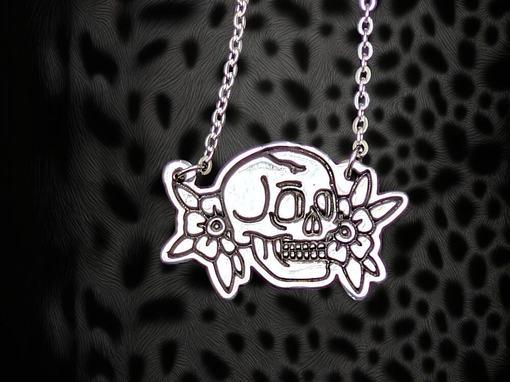 Necklace - Pewter - Traditional Skull & Flowers Tattoo