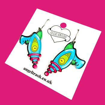 Retro Ray Gun Earrings – Artwork by AngelTrash