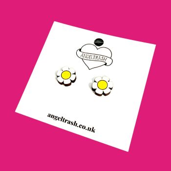 Wooden - Tiny Hand Painted Studs - Daisy