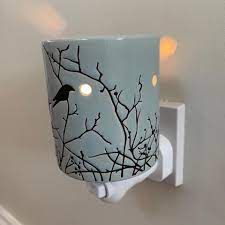 Starlings Scentsy Mini Warmer with wall plug in
