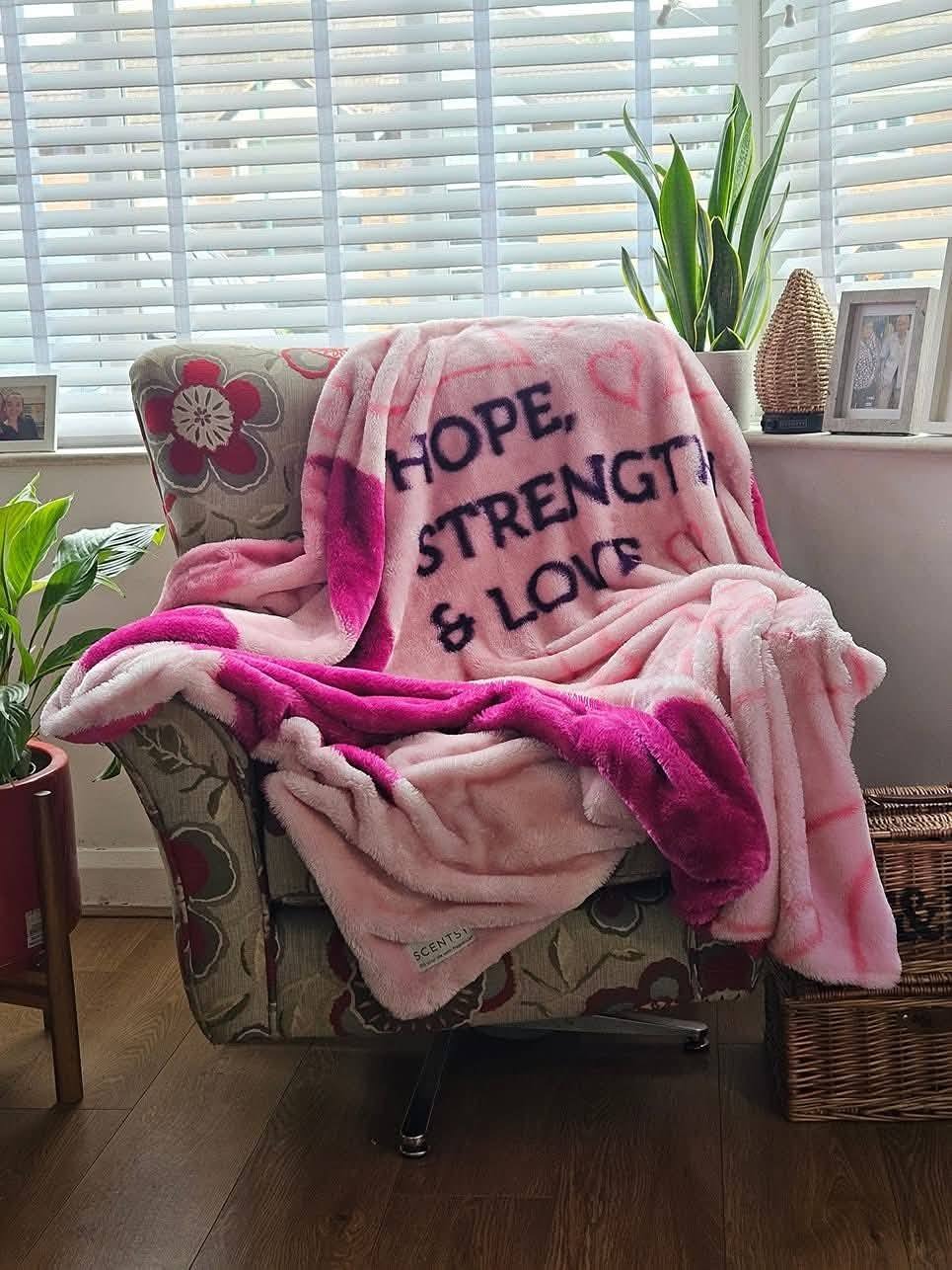 Scentsy Cozy Pink Ribbon Blanket wick free scented candles