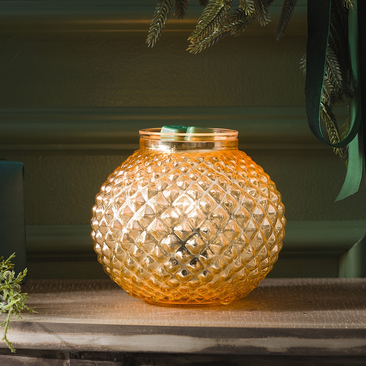 Victorian Glow Gold Stylized - Scentsy Warmers Autumn Winter 2025