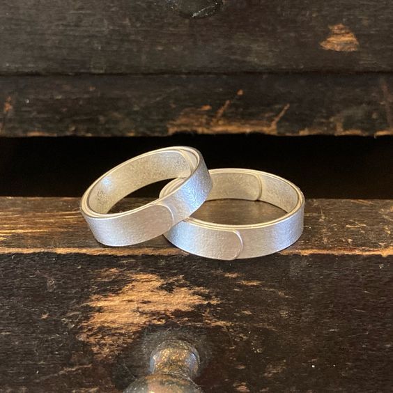 pair of narrow wrap rings