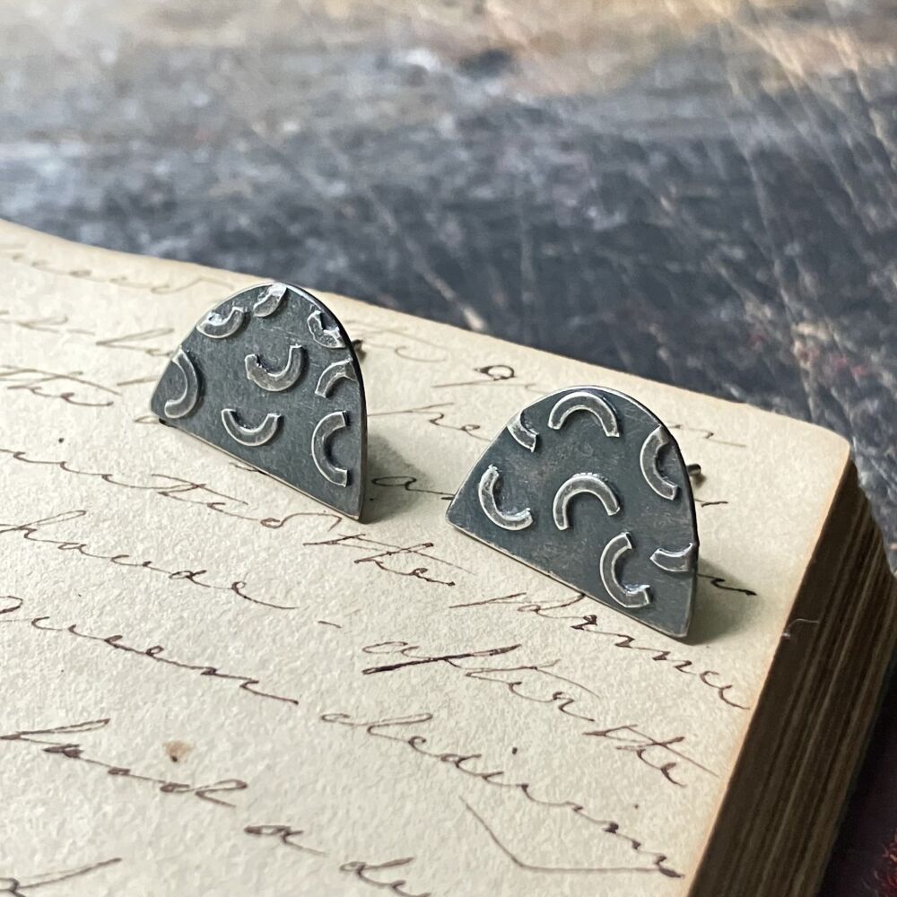 Arches with Markings Studs