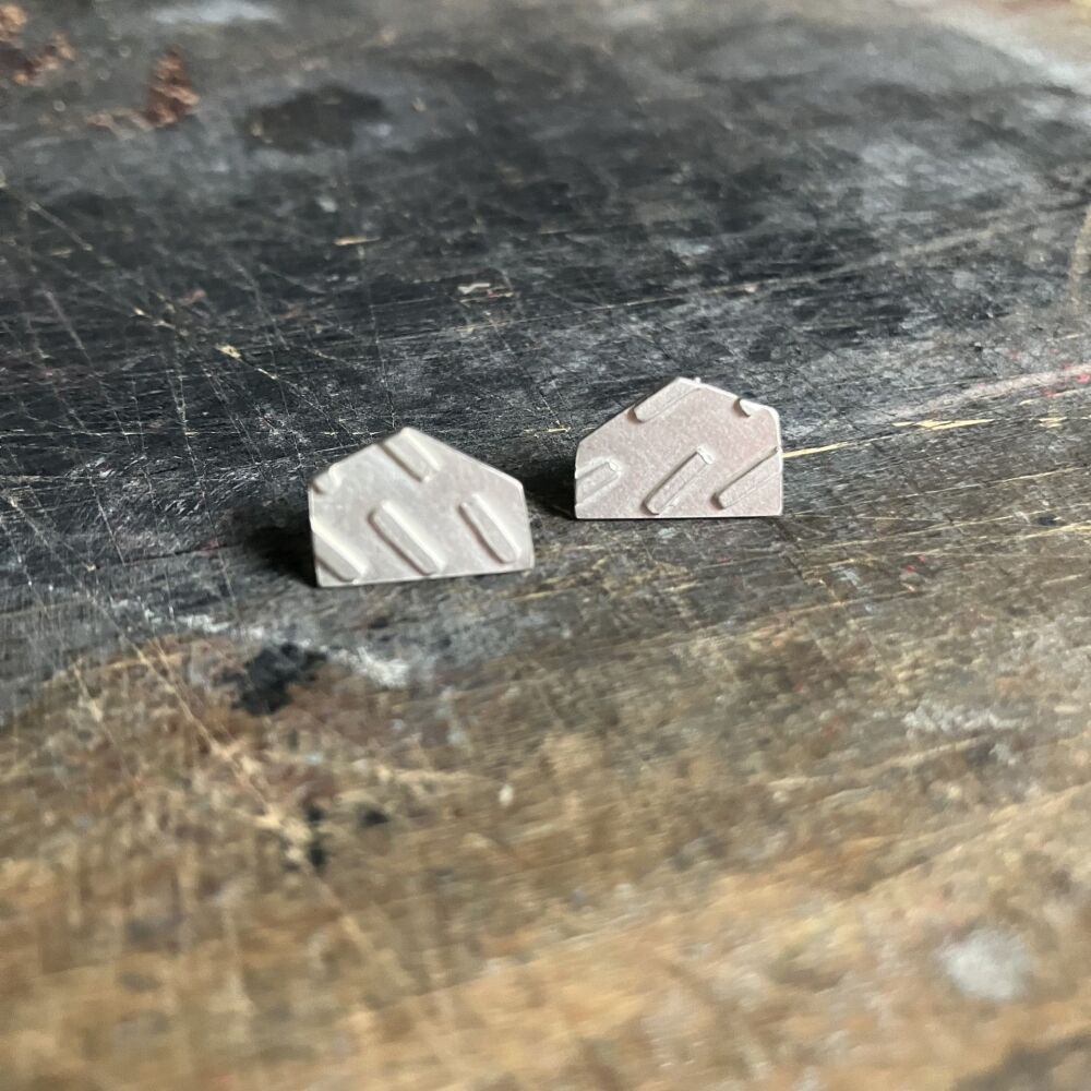 Tapered Markings Studs