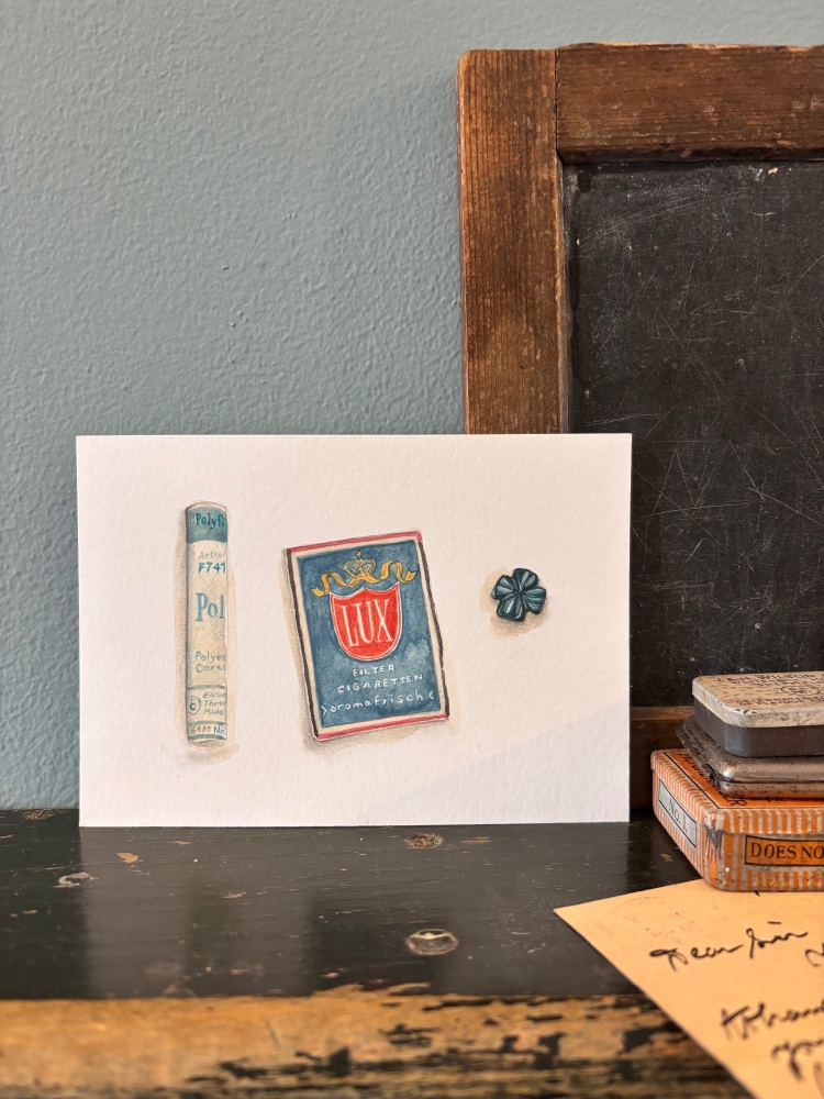 Thread inner, cigarette packet + plastic button