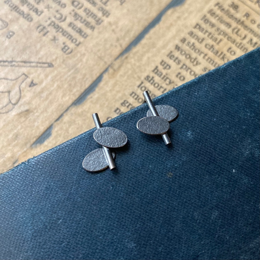 Overlapping Ovals + Sticks