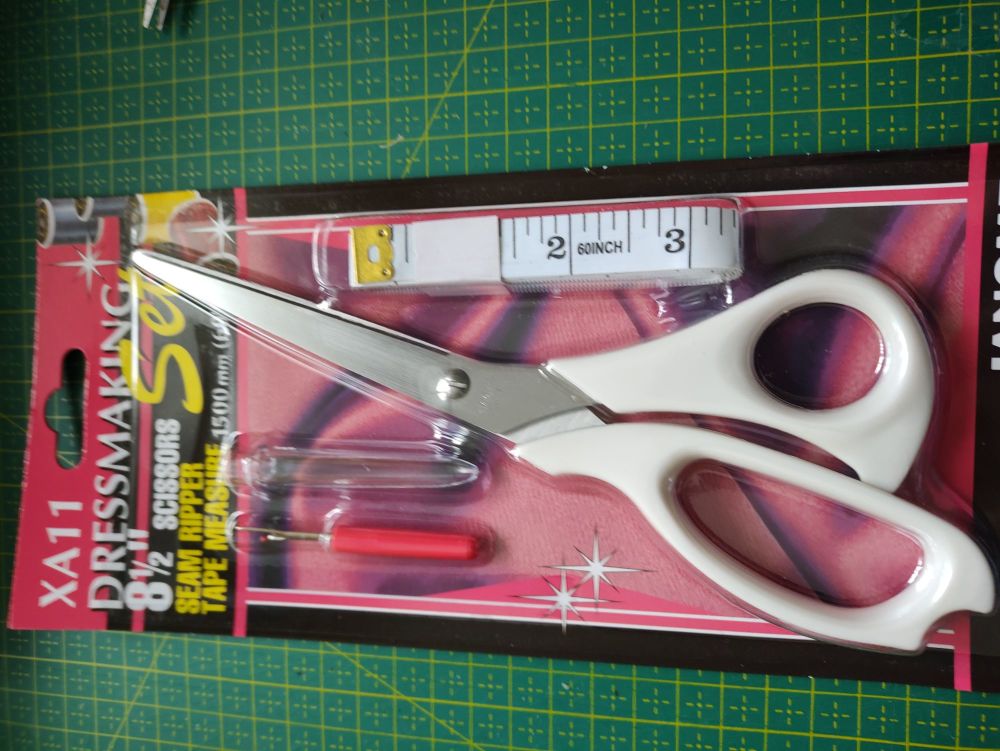 Janome Marvels 8.5" Dressmaking scissors SET with tape and unpicker