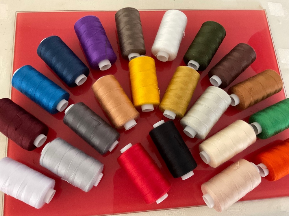  please select just 1 , colour sent at random - Simthread 22 colours ,400 Yards,30wt Corespun Quilting and Sewing Thread Set
