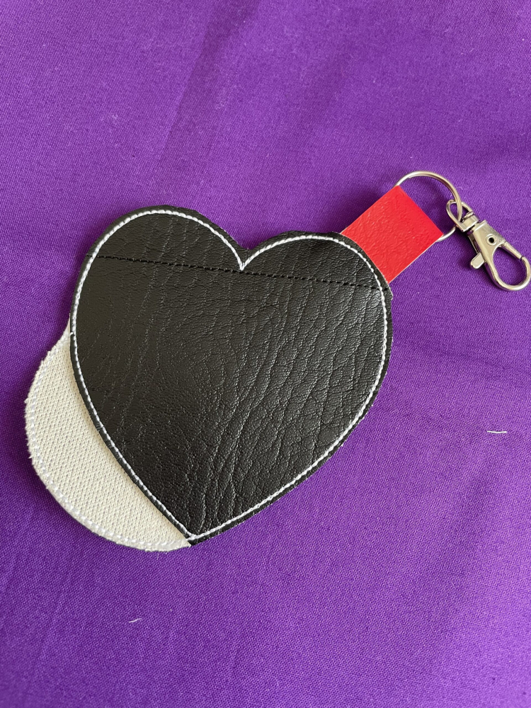 In The Hoop Heart Coin Purse With Keyring Tab Digital Download Machine Embroidery Design File 4&times;4 Hoop
