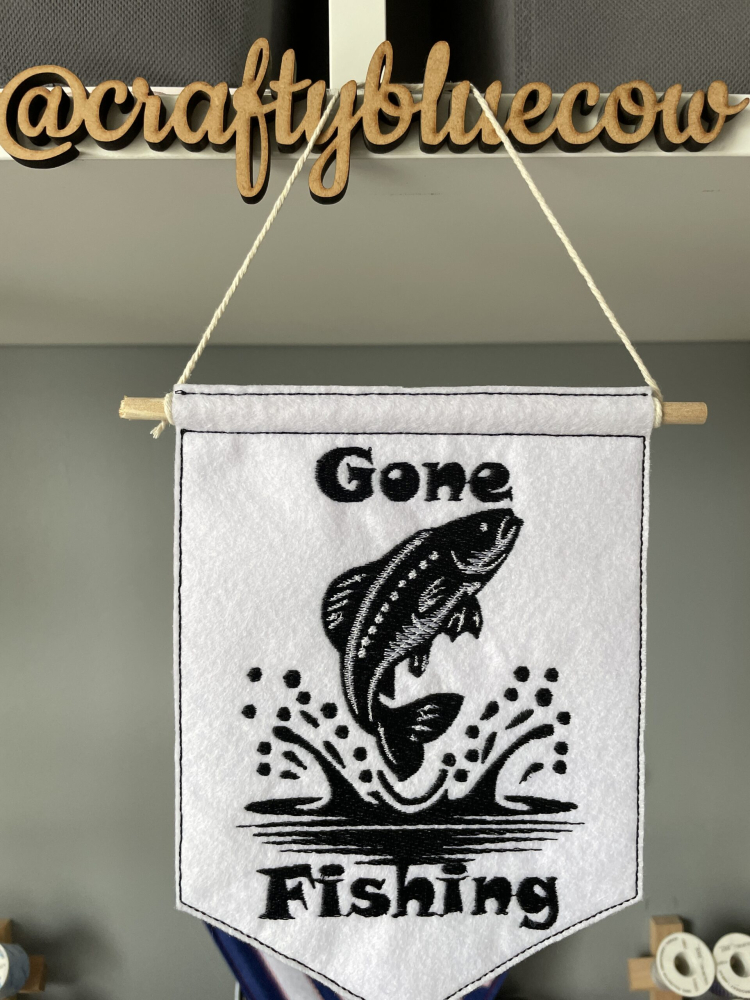 In The Hoop Gone Fishing Door Hanger Digital Download Machine Embroidery Design File 5&times;7 Hoop